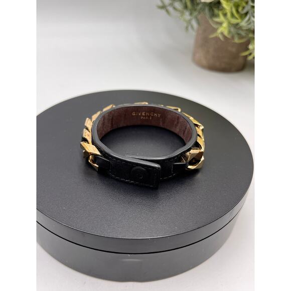 Givenchy Gold Tone Chain Link Black Leather Wrap Snap Bracelet Sz M Italy - Picture 8 of 8